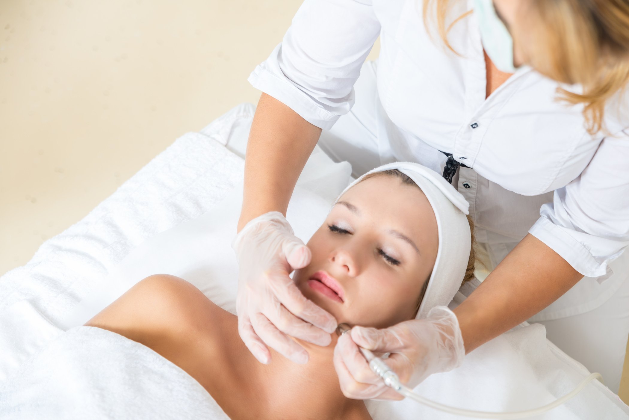 Microdermabrasion treatment